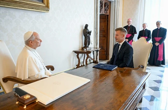 Magyar Péter és a pápa